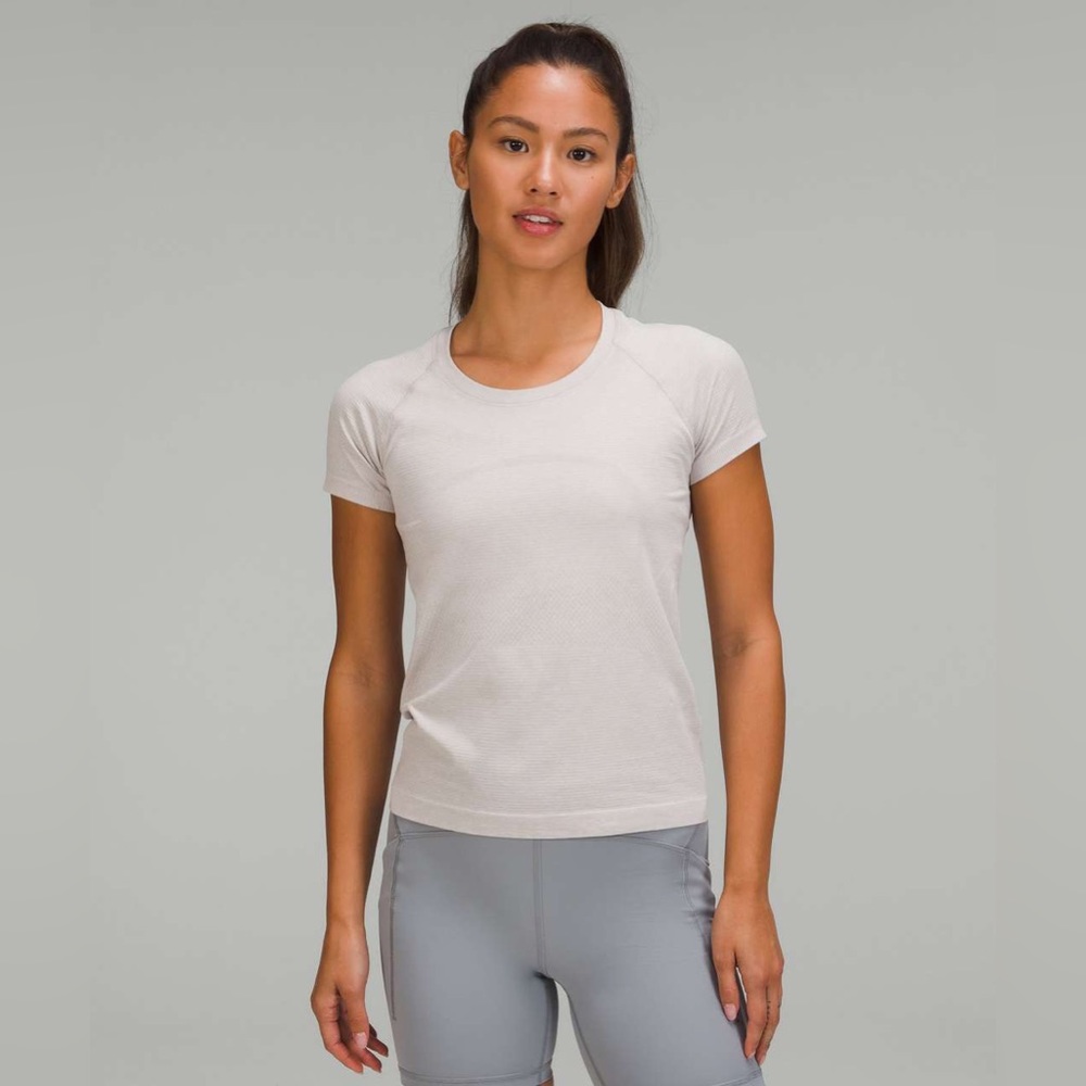 Lululemon Swiftly Tech Race Length short sleeve size 4, white